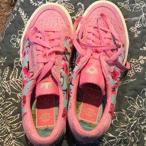 Never worn Arizona x Adidas shoes.